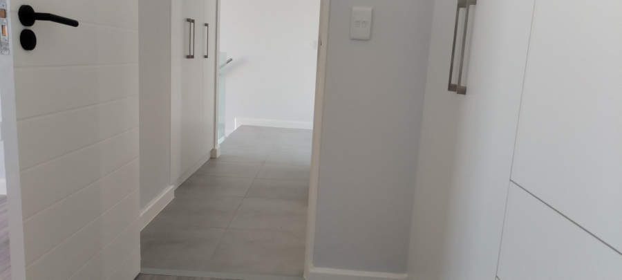  Bedroom Property for Sale in Sandown Western Cape